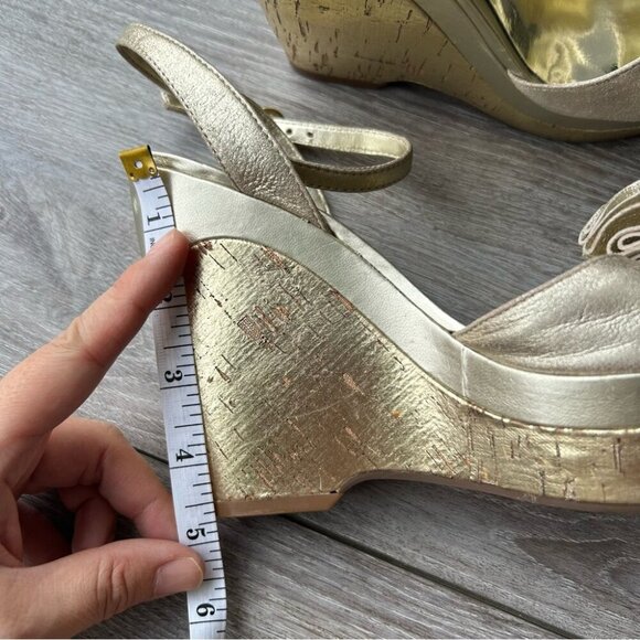 Guess Pewter Metallic Wedge Ankle Strap Peep Toe Heels Shoes Buckle - Picture 15 of 15